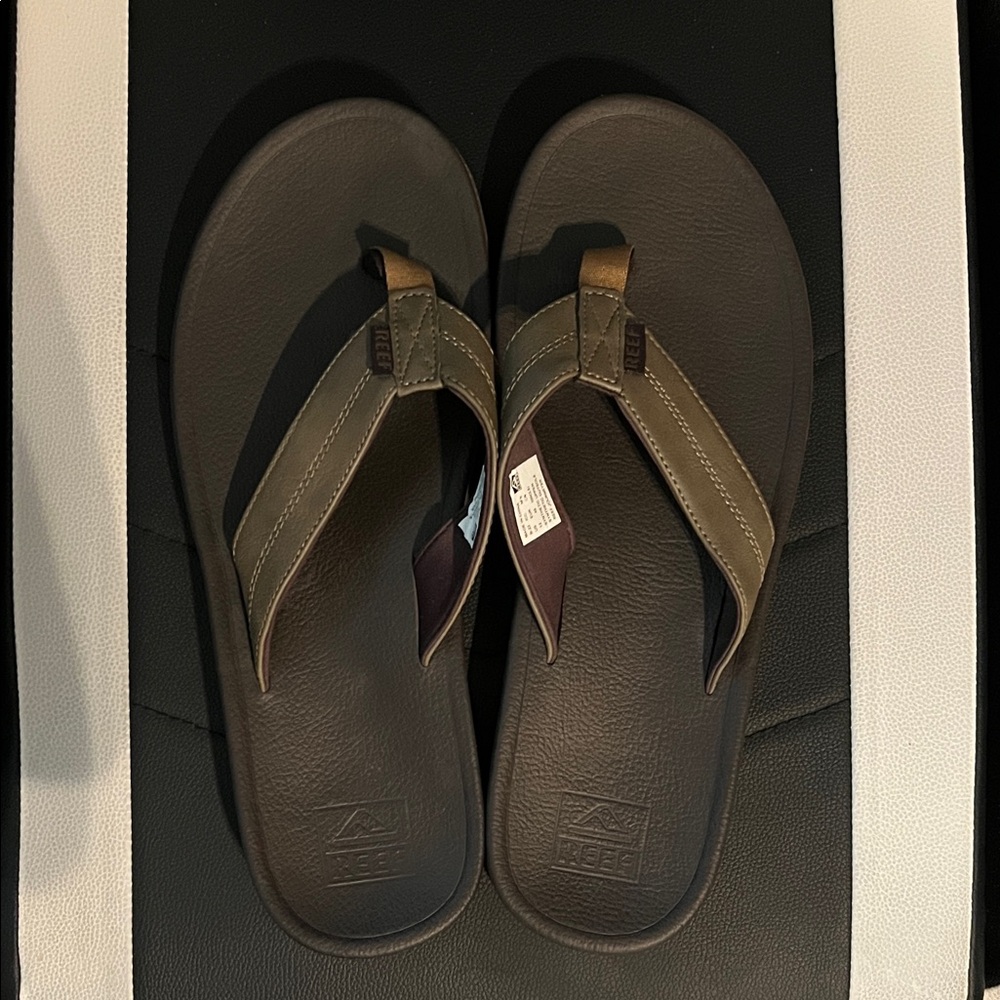 Reef- Olive Brown Leather Thong Sandals